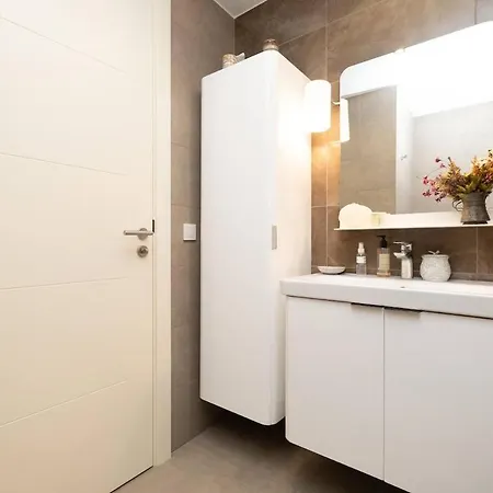 3br Flat In Fenerbahce, Close To Bagdat Street *